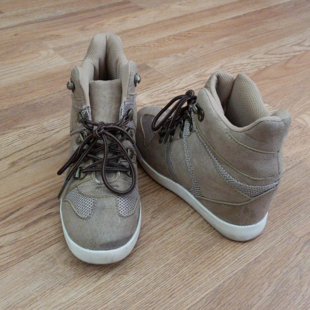 Wedge sneakers